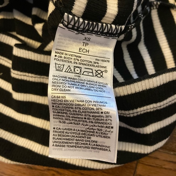 NWOT! Old Navy striped slim fit v-neck tank - Picture 4 of 6